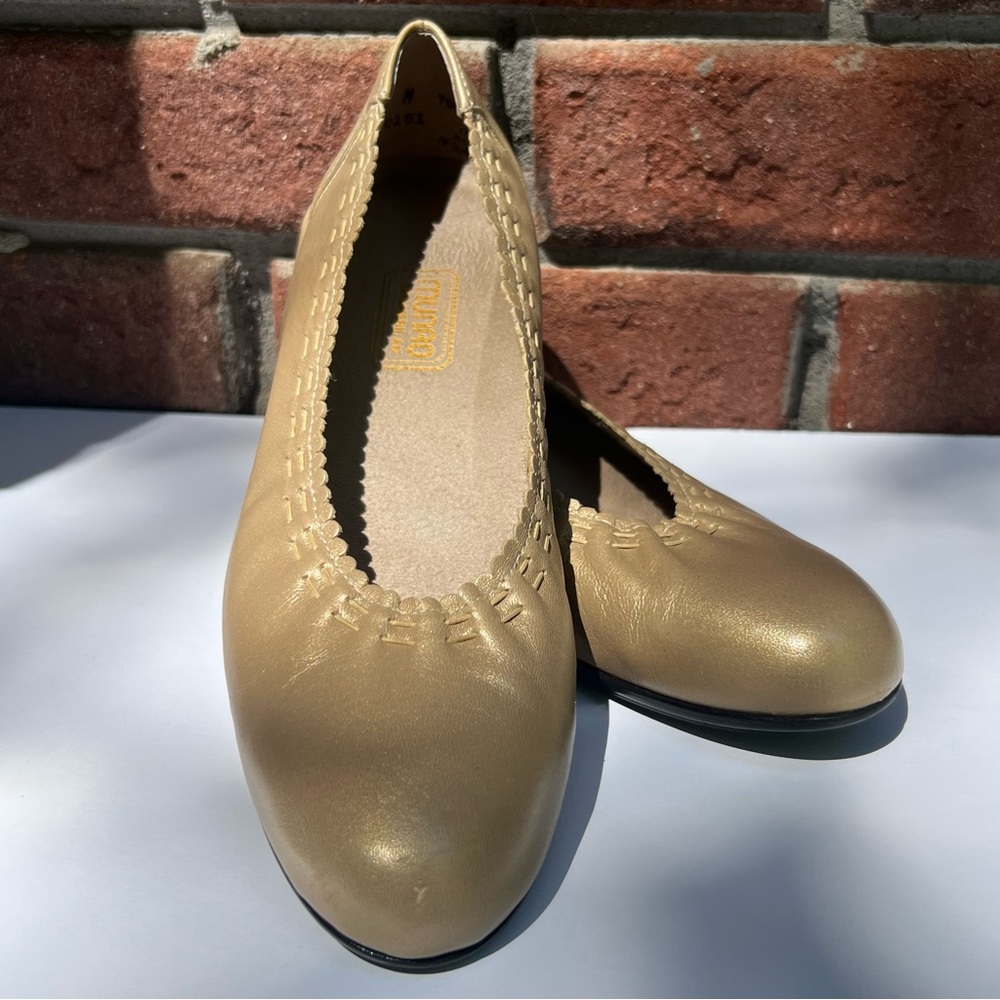 Munro American Gold Leather Low Heels Women Shoes Tan 8N